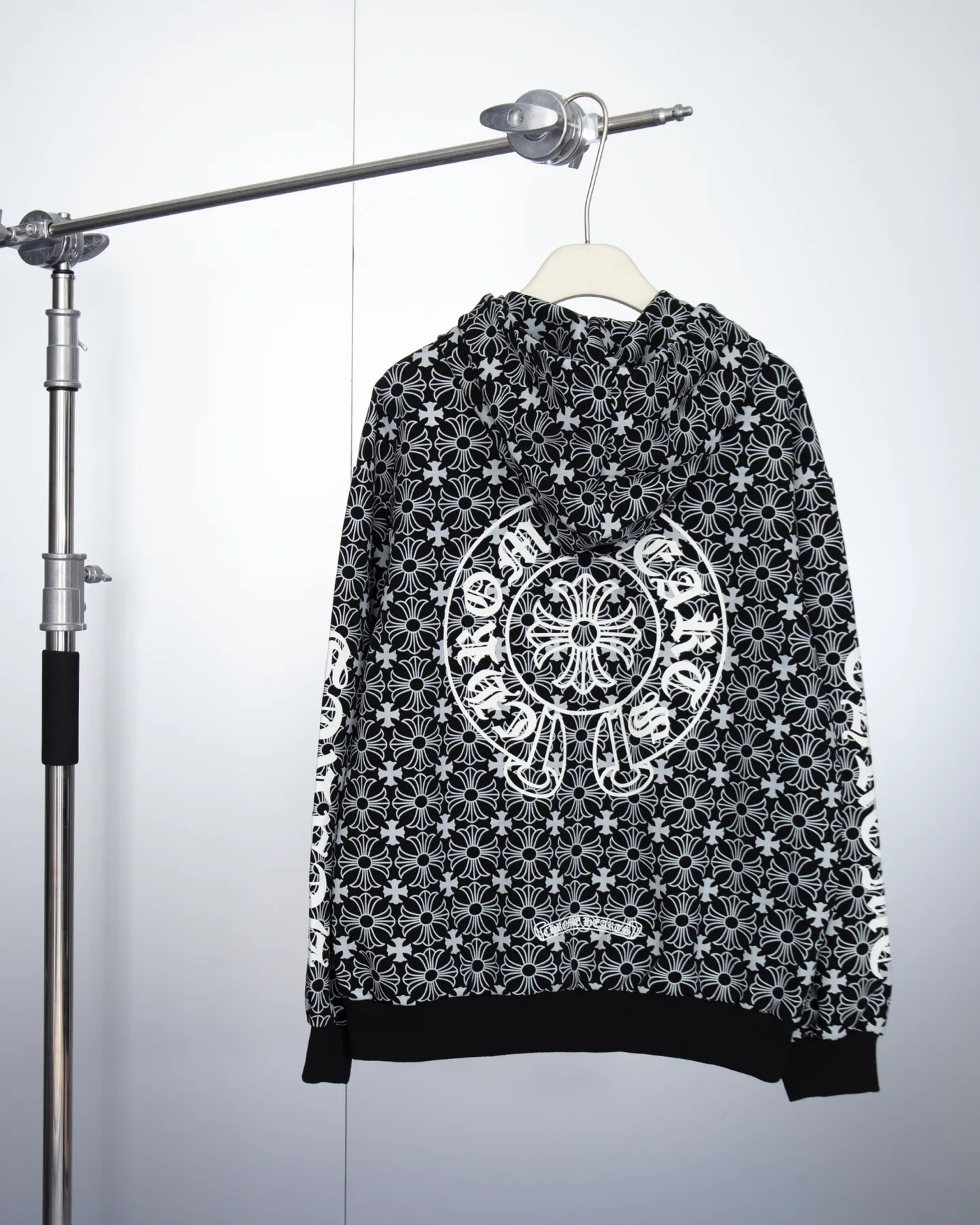 P310 Chrome Hearts/Chrome Hearts new full-print small cross cardigan jacket for men and women - High weight, high density and high quality. The wool is soft, delicate and skin-friendly. It feels soft and silky. It has excellent warmth and skin-friendly properties. - Customized weaving and dyeing, no color difference. No matter the fabric or workmanship details, it is better than the ordinary version on the market. - Hardware zipper accessories are all customized. Full of details. Size: S-XL
